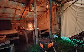 Au Pied Du Trieu, The Shelter